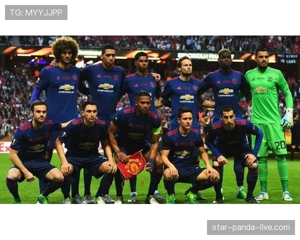 库尔图瓦的萨莫拉三冠与门将冲击金球奖的天花板解析